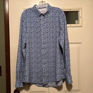 Men’s button down size XL (Brand: International Report)